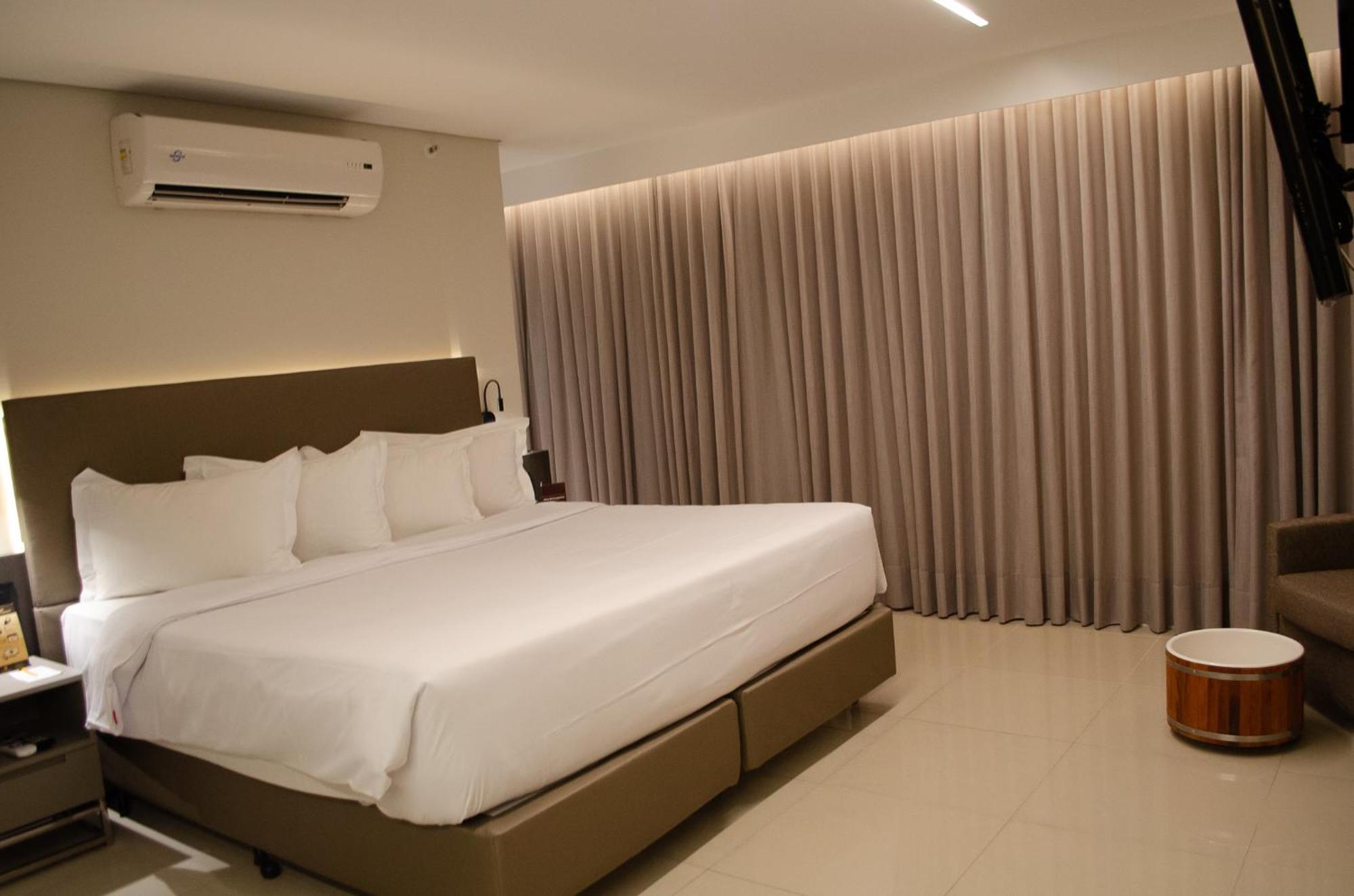 Royal Boutique Savassi Hotel بيلو هورزونتي المظهر الخارجي الصورة A bedroom at the hotel