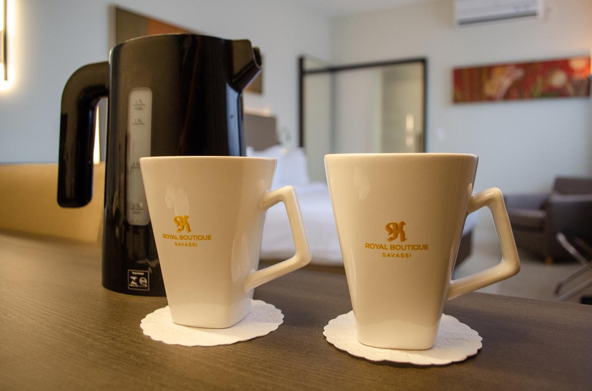 Royal Boutique Savassi Hotel بيلو هورزونتي المظهر الخارجي الصورة A kettle and two cups