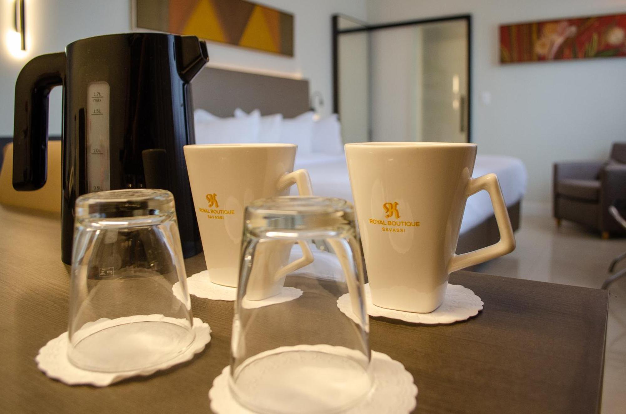 Royal Boutique Savassi Hotel بيلو هورزونتي المظهر الخارجي الصورة A coffee pot and two cups