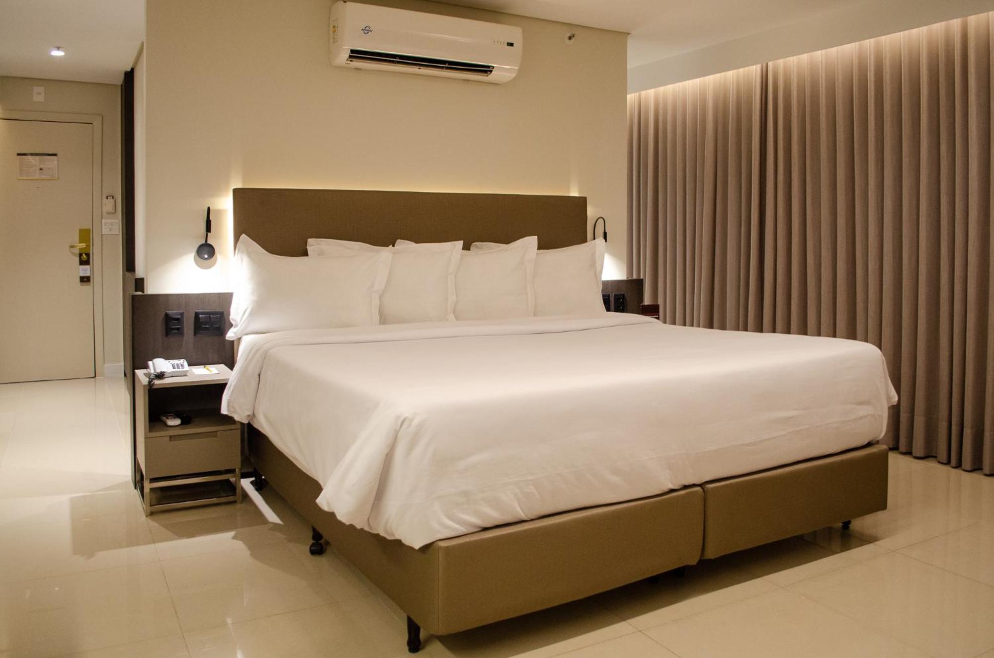 Royal Boutique Savassi Hotel بيلو هورزونتي المظهر الخارجي الصورة A bedroom at the hotel